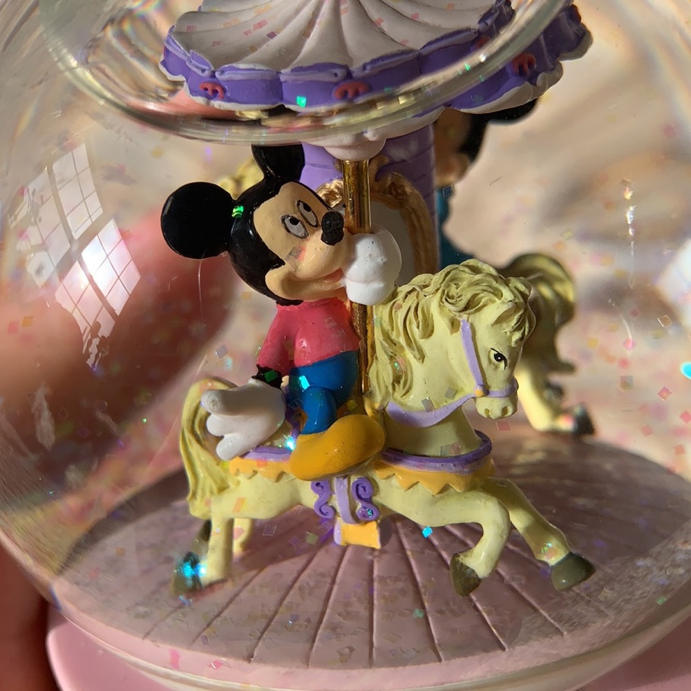 COPY - Disney snow globe - Picture 5 of 6
